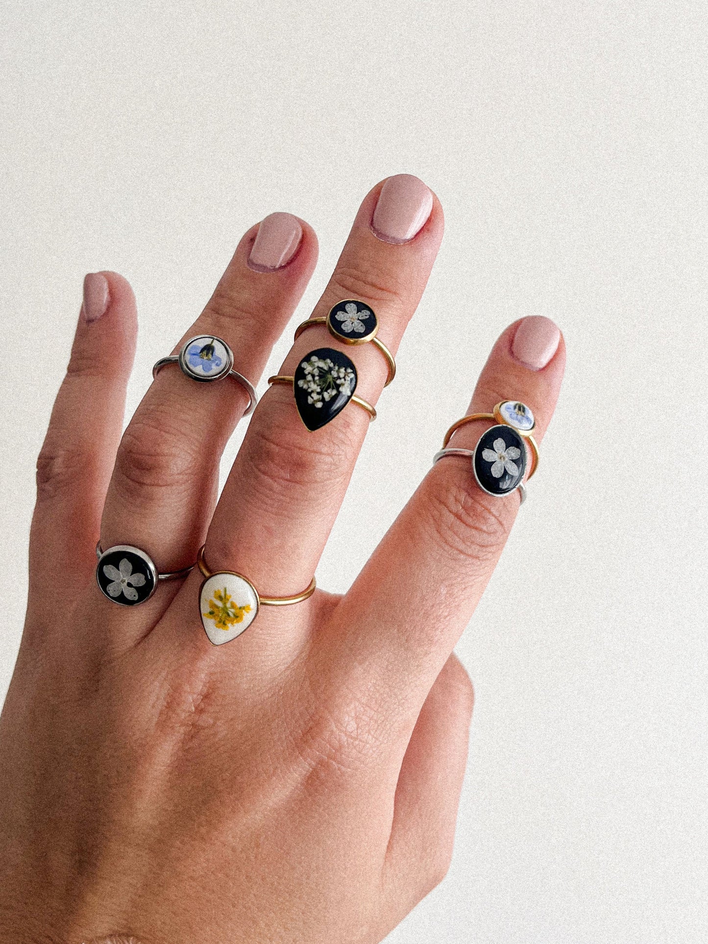 Bague florale - Argile blanche