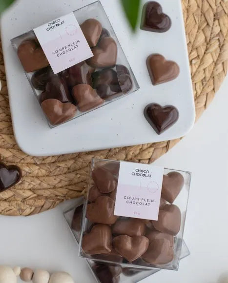 Boîtes de coeurs plein chocolat