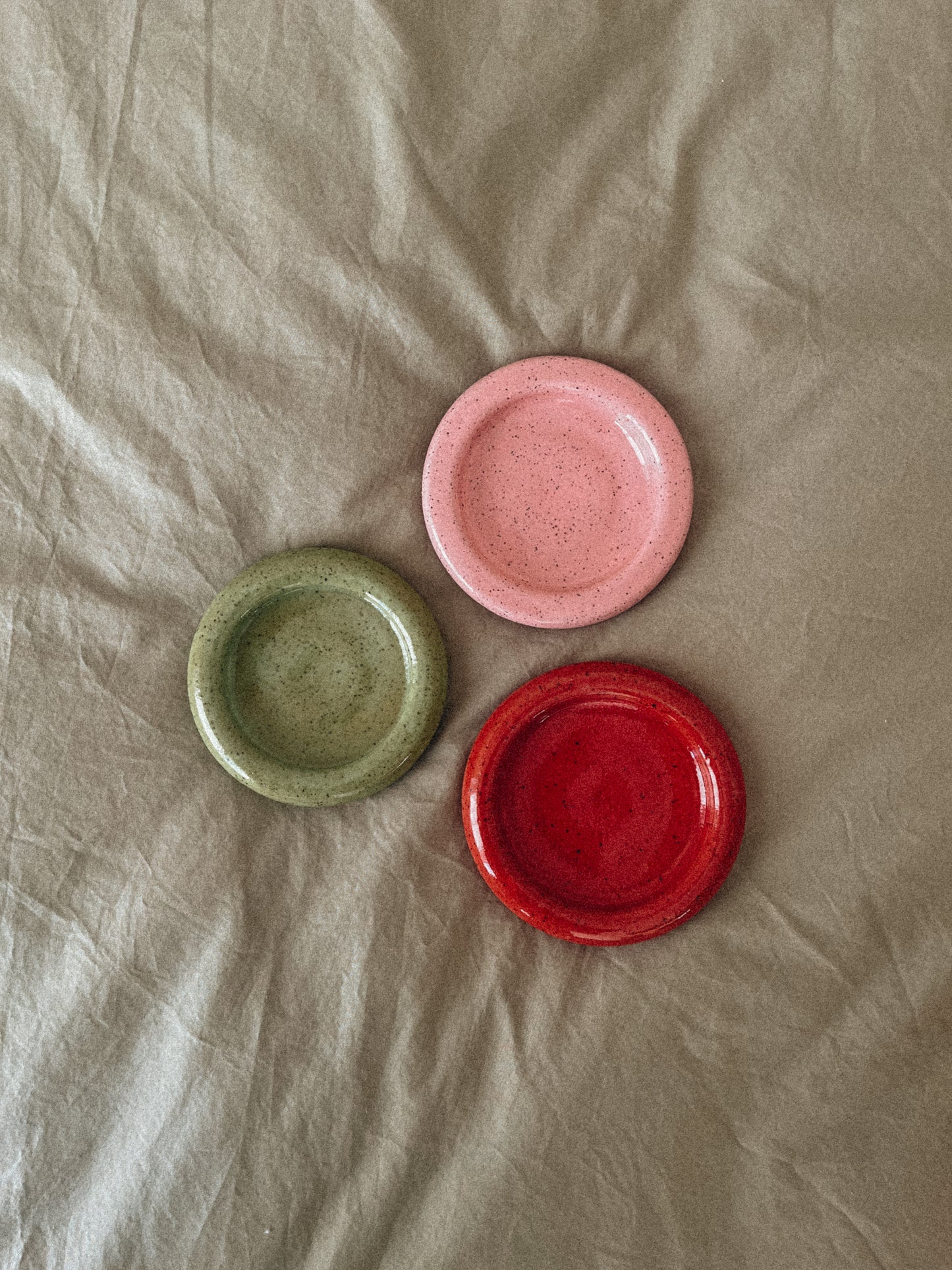 Petite assiette en céramique