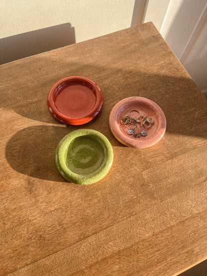 Petite assiette en céramique