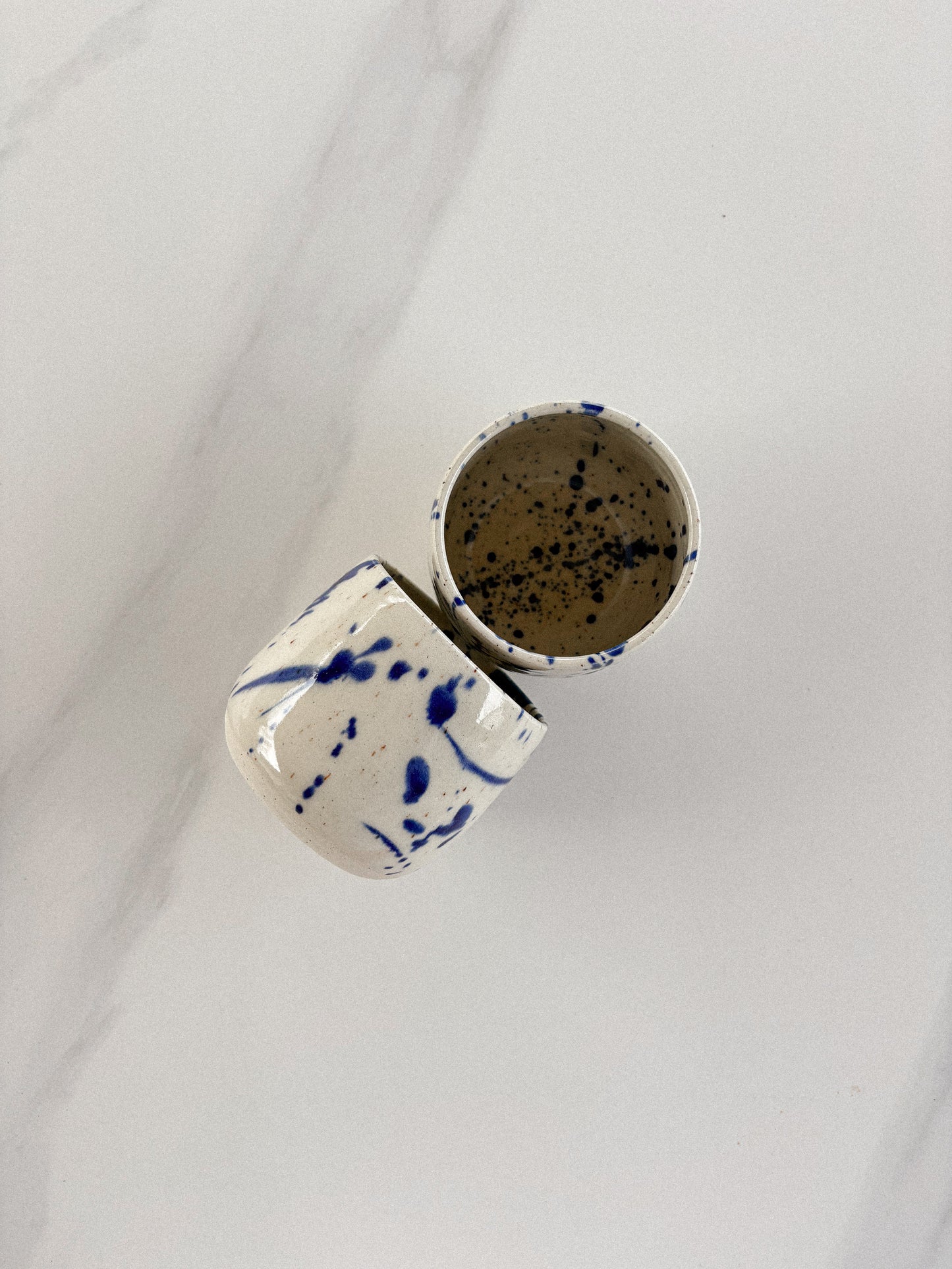 Tasse - taches bleues marines
