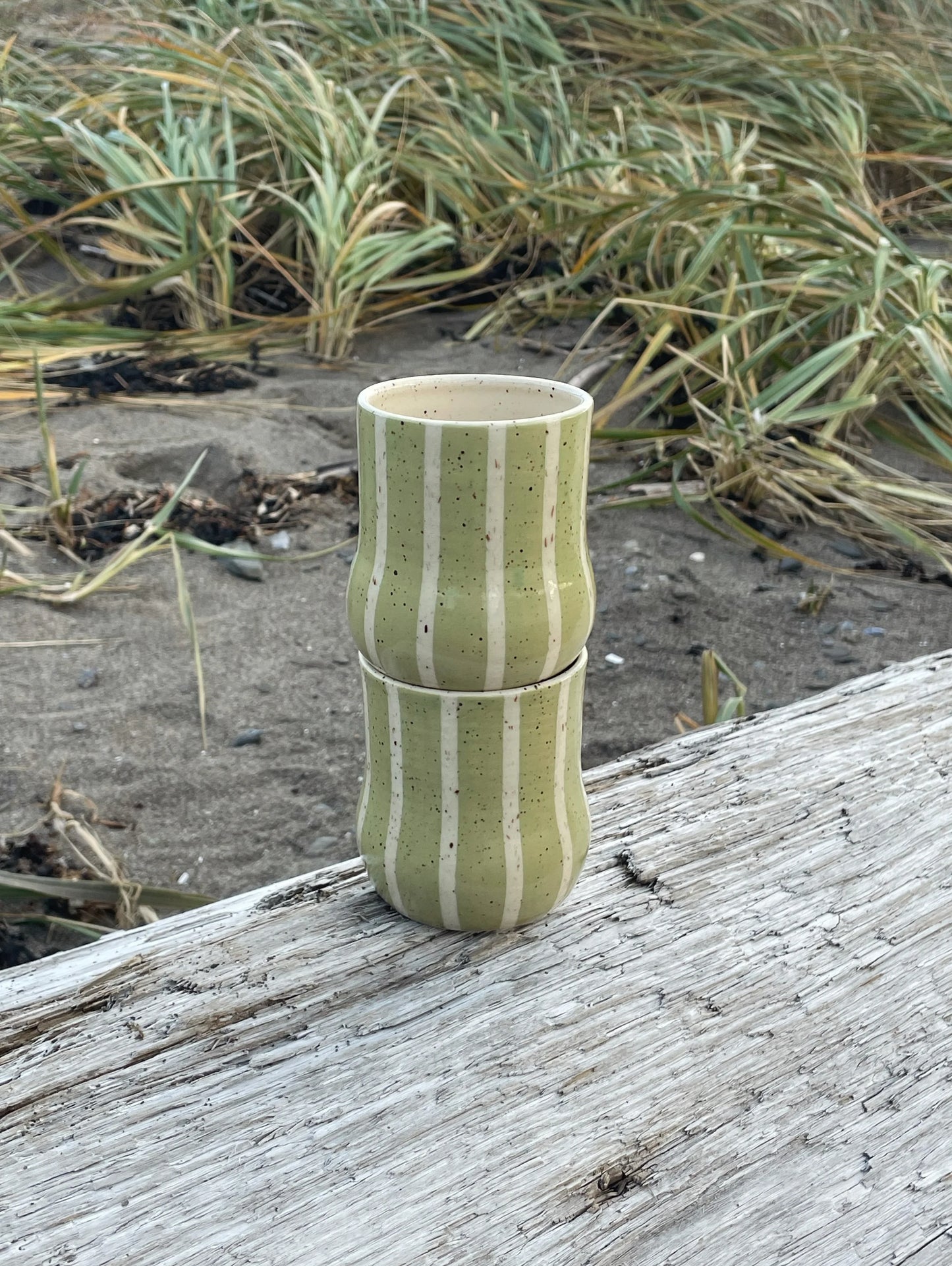Tasse rayée bombée | Cappucino - Verte
