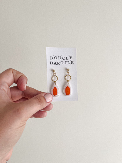 Boucle d'oreille florale - Argile blanche