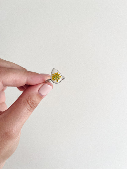 Bague florale - Argile blanche