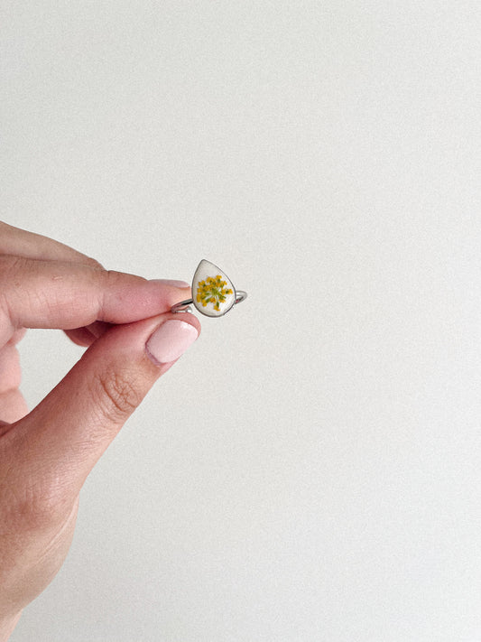 Bague florale - Argile blanche