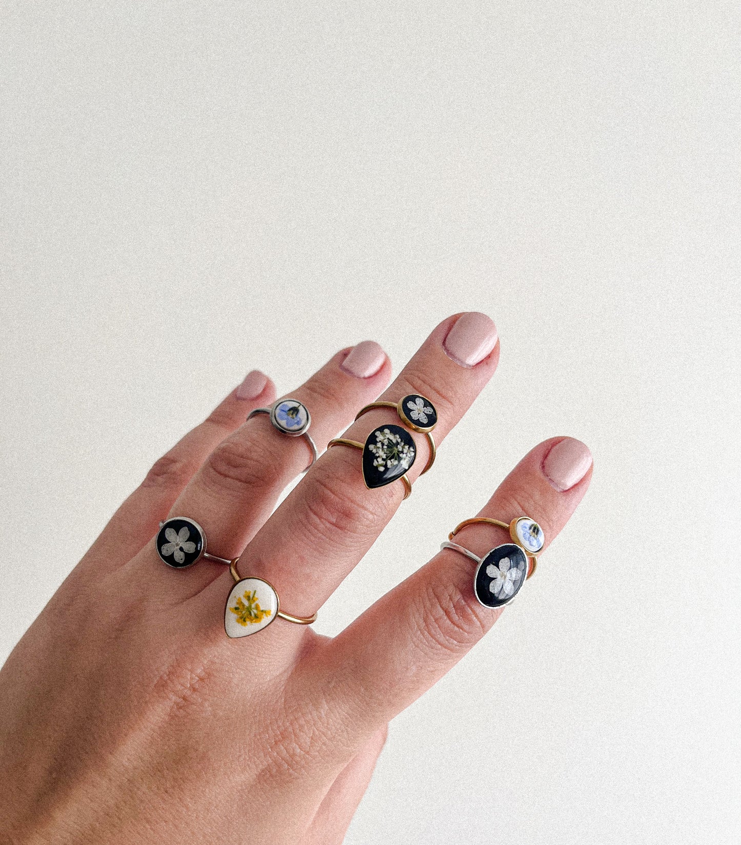 Bague florale - Argile blanche