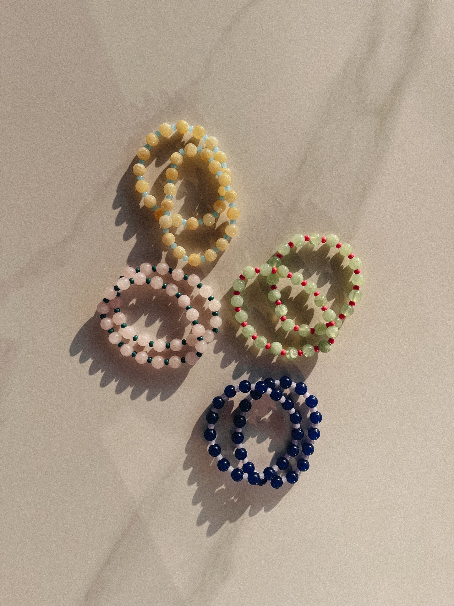 Bracelet de perles et de pierres