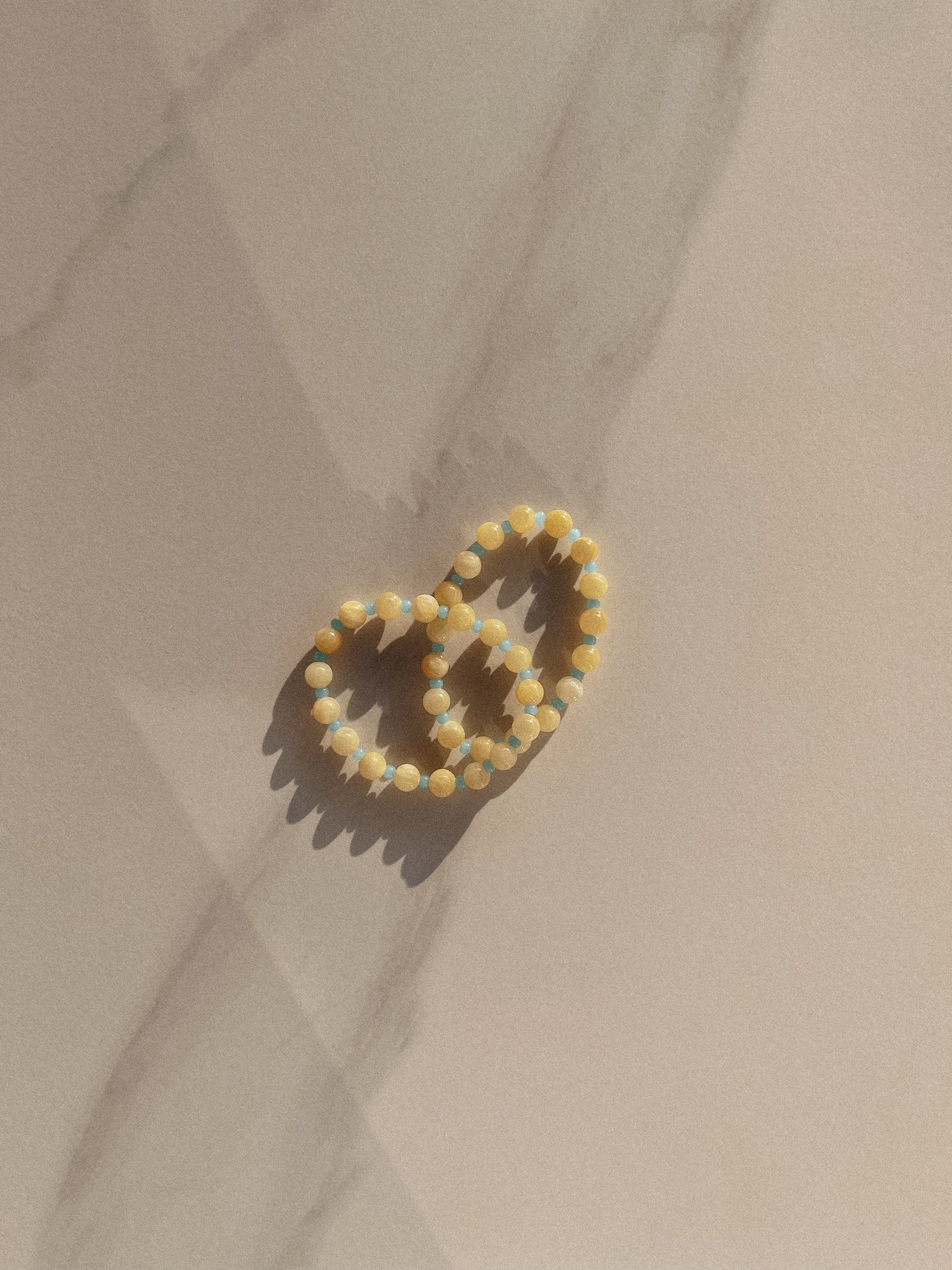 Bracelet de perles et de pierres