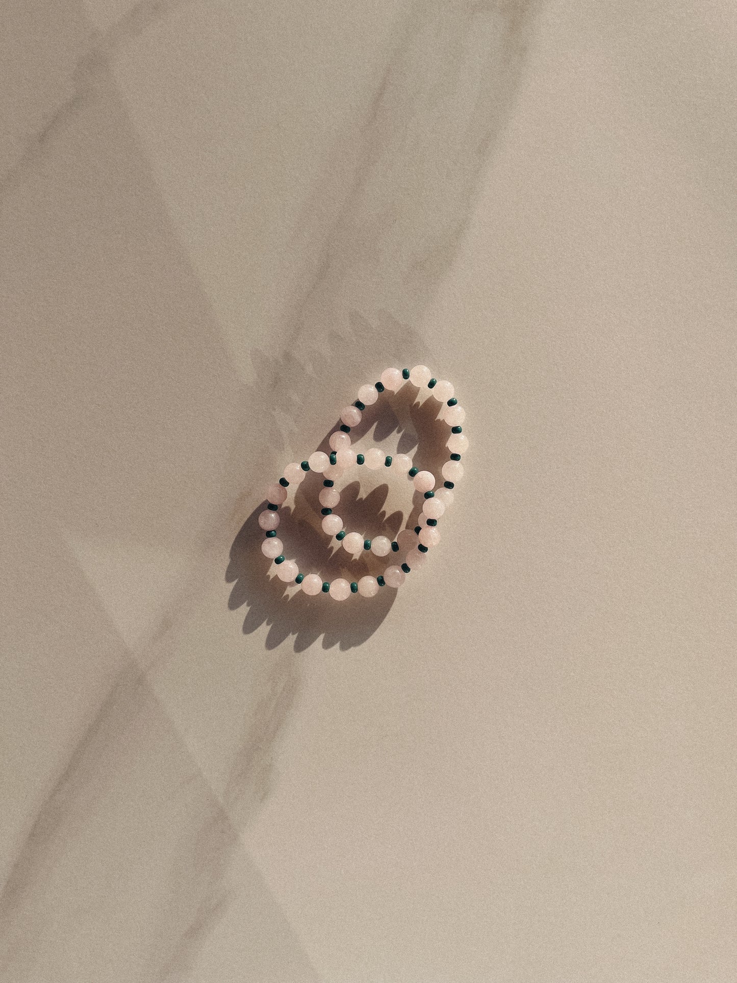 Bracelet de perles et de pierres