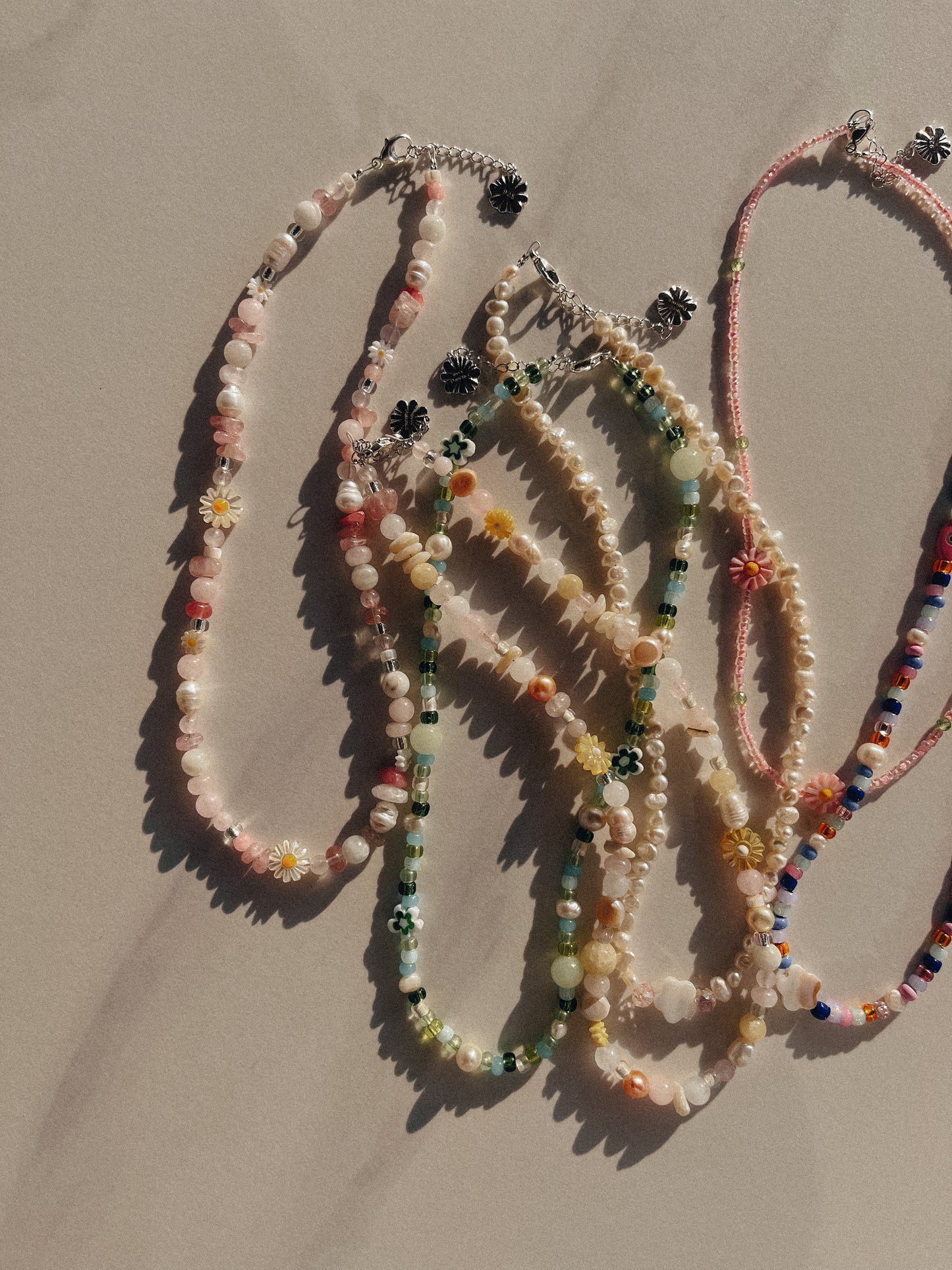 Colliers de perles semi-précieuses mixtes