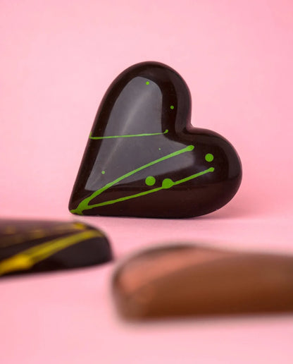 Coeur au chocolat garnis - Framboise et ganache à la rose
